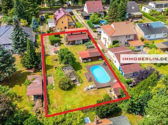 IMMOBERLIN.DE - Bauen auf attraktivem Hammergrundstück in familiärer Lage