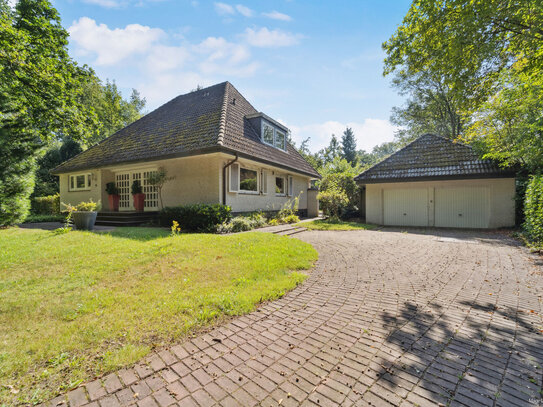 Magellan Real Estate: Revitalisierungsbedürftige Villa mit Traumgarten in Bremen Alt-Oberneuland