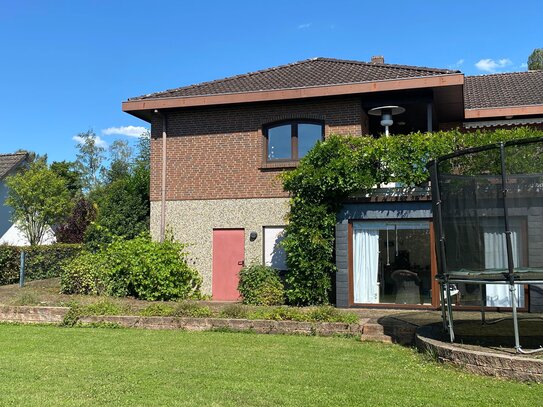 Doppelhaushälfte mit schönem Gartengrundstück in ruhiger Höhenlage