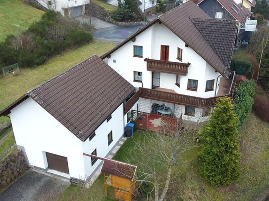 Gepflegtes Haus mit Einliegerwohnung und angebauter Doppelgarage in toller Lage *Provisionsfrei*