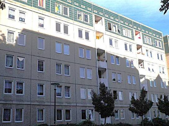 Wir sanieren diese 3-Raum-Wohnung mit Balkon und super Anbildung!