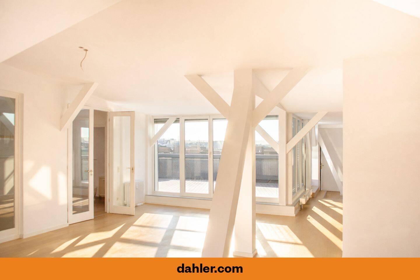 Bezaubernde Dachgeschosswohnung am Adenauerplatz - Photo 1