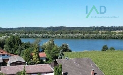 Ruhiges und vollerschlossene Baugrundstück mit Altbestand in Seenähe zu verkaufen