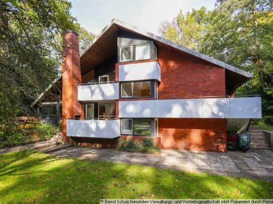 Architektenhaus auf großzügigem Grundstück mit idyllischem Baumbestand