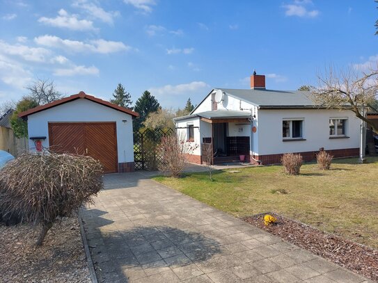 kleines Einfamilienwohnhaus, Bungalow, mit viel Nebengelass in Großräschen