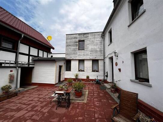 saniertes Mehrfamilienhaus mit guter Rendite + Entwicklungspotential