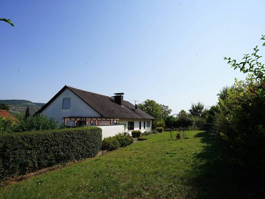 Großes Einfamilienhaus/Generationenhaus o. Wohnen mit Büro, in ruhiger Lage von Erlabrunn!