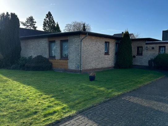 Schöner Bungalow mit Garage und großem Garten in bester Wohnlage