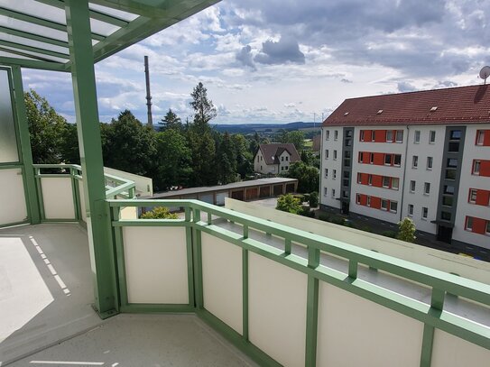 Etagen-Wohnung mit rießigem Balkon!!