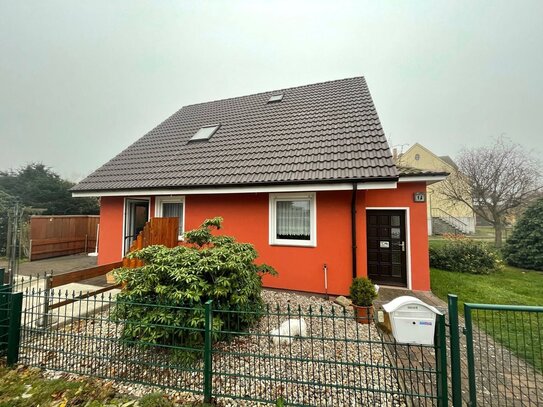 Einfamilienhaus mit Doppelgarage und Gewerbeeinheit auf ca. 800m² Grundstück im grünen Zehdenick zu verkaufen!