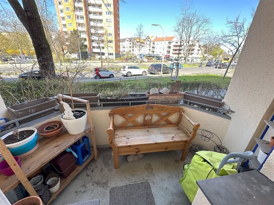 Kapitalanlage in Berlin-Steglitz- Charmante 4-Zimmer-Wohnung mit Süd-Balkon und hochwertigen Dielenb