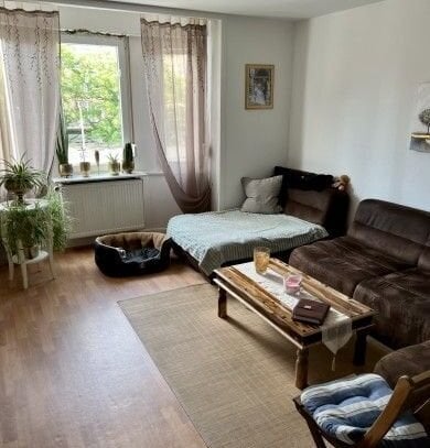 Offenbach/Main, helle 3 Zimmer-Altbauwohnung mit Balkon.