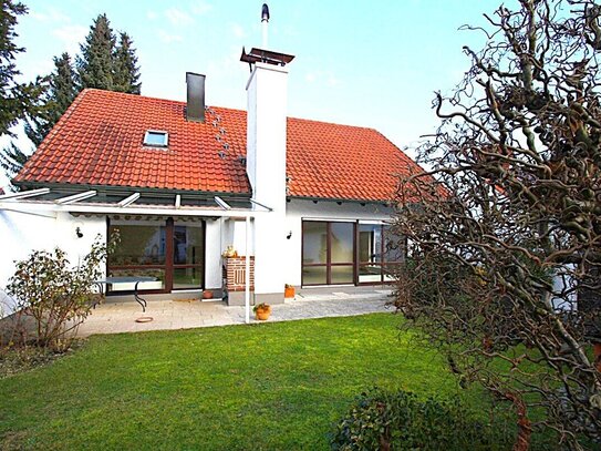 **Großzügiges Einfamilienhaus mit EBK, Garten und Doppelgarage in bester Wohnlage Neufahrn (S1)**