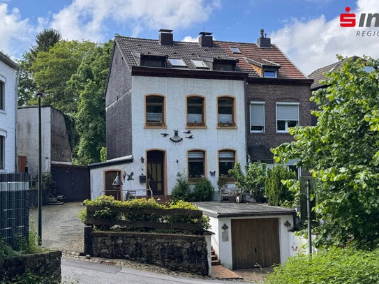 Ruhig gelegenes 1-2 Familienhaus mit sonnigem Garten und Garage