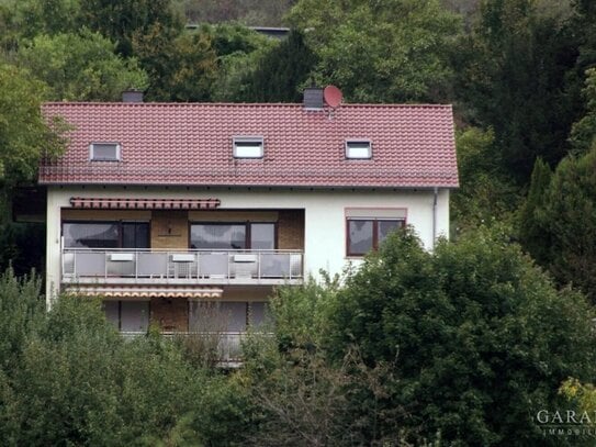 Charmantes Zweifamilienhaus mit idyllischem Garten und herrlicher Aussicht