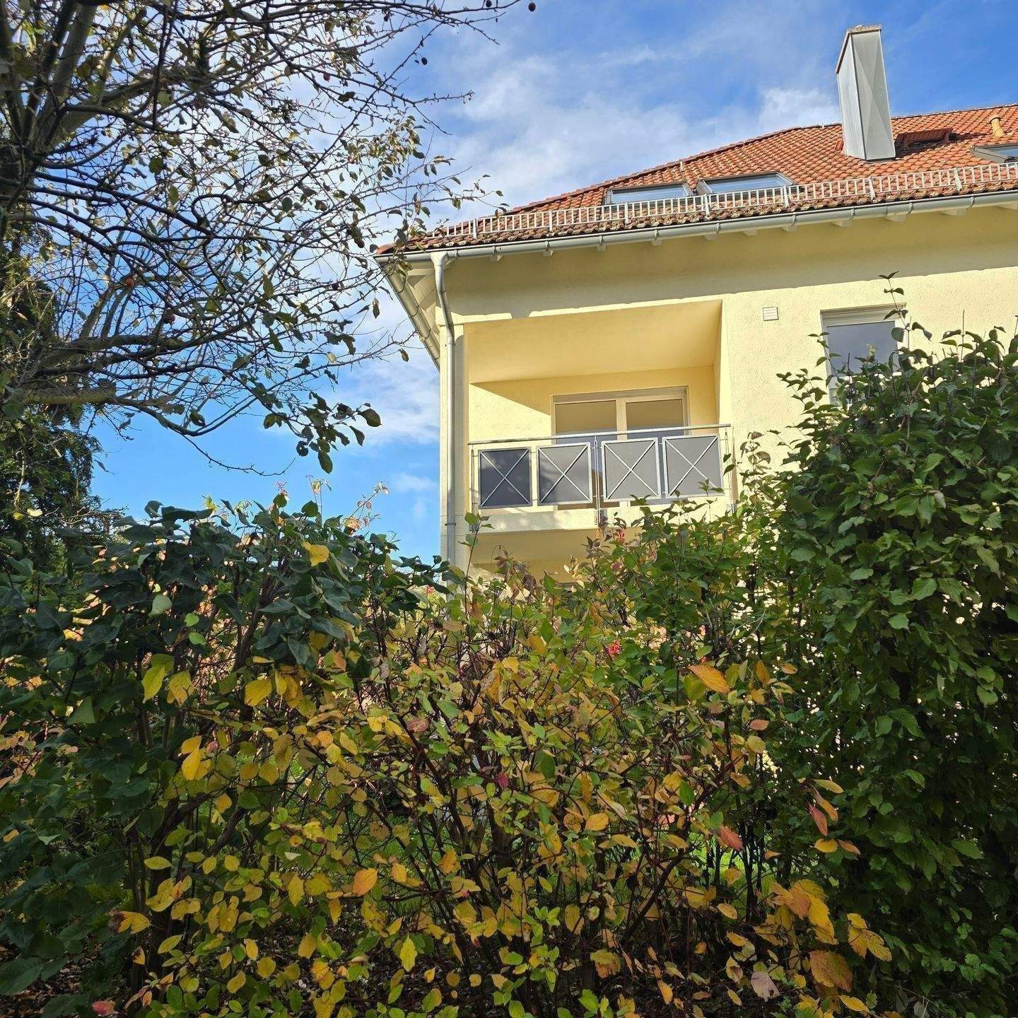 Freie - sonnige ruh. 2-RW mit großem Süd-Westbalkon u.Blick ins Grüne in ruhiger Wohnanlage in DD-Briesnitz