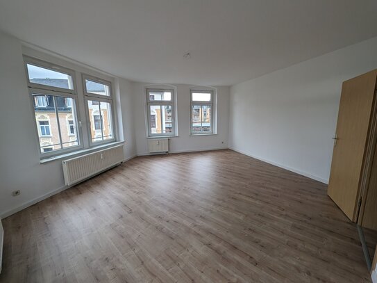 ++ WoW ++ Ihre neu renovierte 2,5 Zimmer Wohnung wartet auf Sie ++