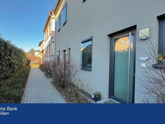 Modernes Wohnglück mit grüner Oase - Reihenmittelhaus in Wiesbaden-Erbenheim