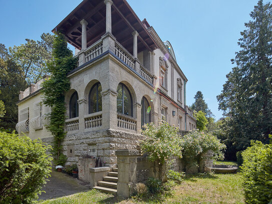 Elegante Residenz umgeben von großzügiger Parkanlage