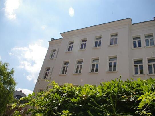 Sanierte Altbauwohnung im ruhigen Hofgebäude mit Balkon!