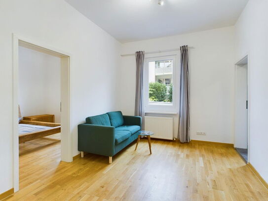 Perfekte Stadtlage: Renovierte teilmobilierte 2-Zimmer-Wohnung in der Olgastraße