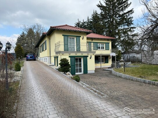 Luxus Villa mit beheizbarem Pool und parkähnlichem Grundstück