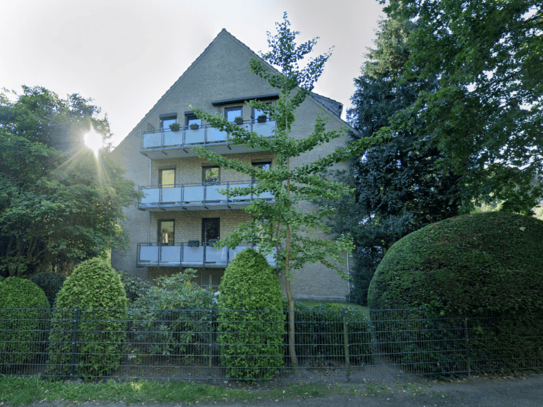 In bevorzugter, ruhiger Wohnlage - sanierungsbedürftige Wohnung mit Balkon und Garage!