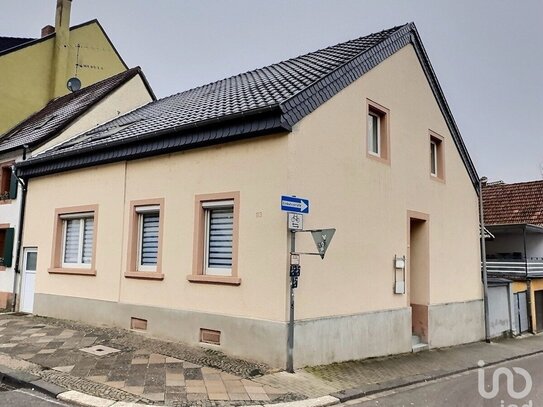 Solides Stadthaus in St. Arnual mit umfangreichen Renovierungen