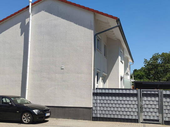Attraktive Doppelhaushälfte mit moderner Ausstattung, Sauna und großer Sonnenterrasse