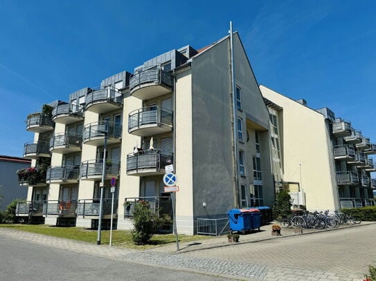 Zentrale, moderne, frisch renovierte Maisonettewohnung mit Balkon und Stellplatz