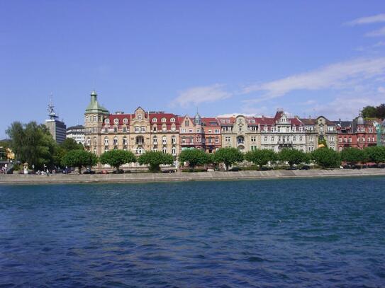 Attraktive Altbauwohnung in zentraler Top-Lage nahe der Seepromenade mit Balkon