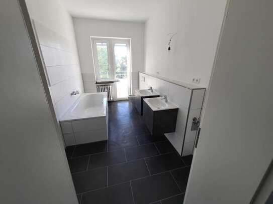 3 Zimmer / 98qm / großer Balkon / 200m zum Rhein / Erstbezug nach Sanierung