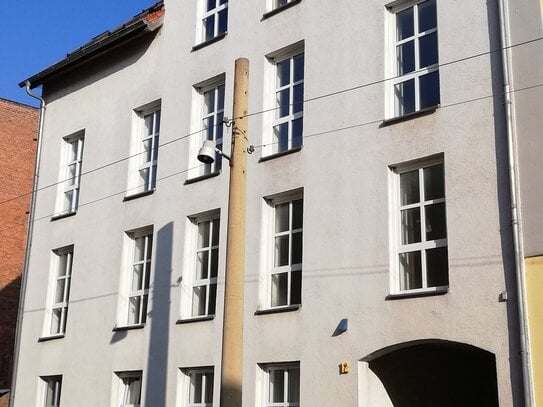 94m²-3-Raum-Wohnung mit großem Balkon, Bad mit Dusche und Wanne