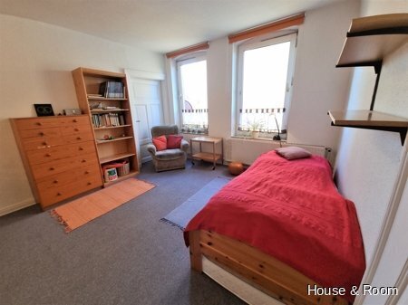 Zentral gelegenes Zimmer mit eigener Küche und Bad! Ideal für Pendler!