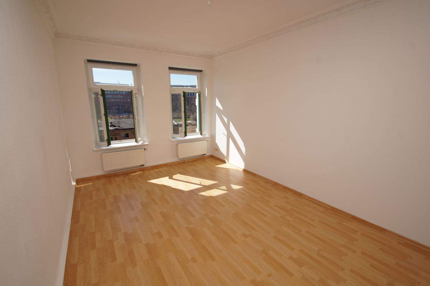 Erdgeschosswohnung: 3-Zimmer mit Balkon - direkt am Lene-Voigt-Park