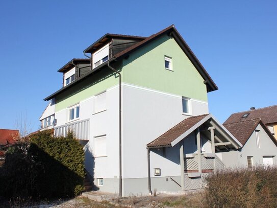 Saniertes Zweifamilienhaus in ruhiger und offener Lage.