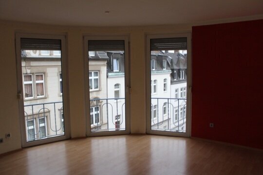 Schöne 4-5 Zi.-Wohnung mit Süd-Balkon