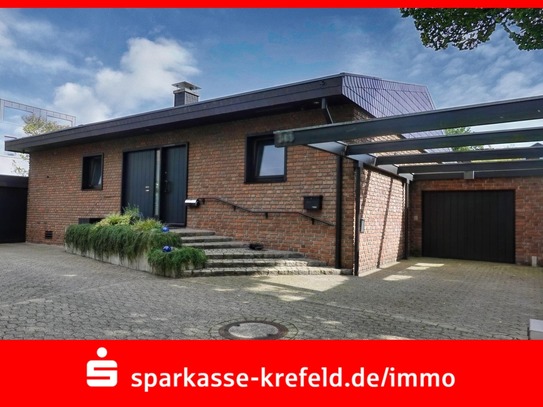 Bungalow mit Garage und Carport