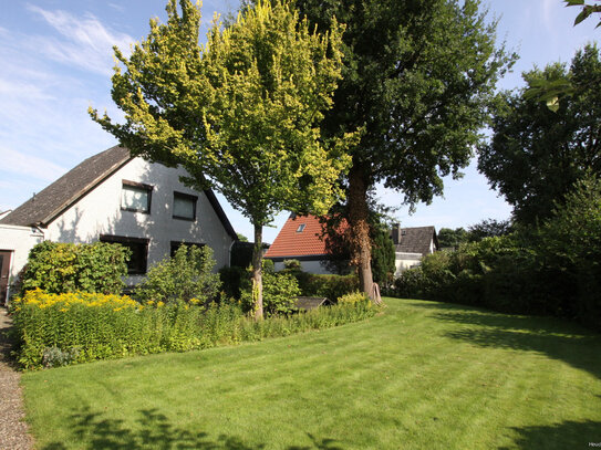 Herrlicher Garten - tolle Lage - interessantes Einfamilienhaus in Gifhorn Süd