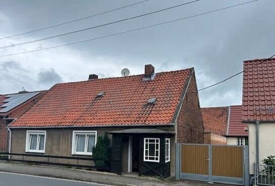 Solides Handwerkerhaus in Etingen mit ausstreichend Nebengelass