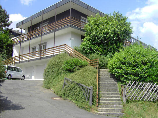 Imposantes Zweifamilienhaus in Südhanglage und mit herrlichem Panoramablick