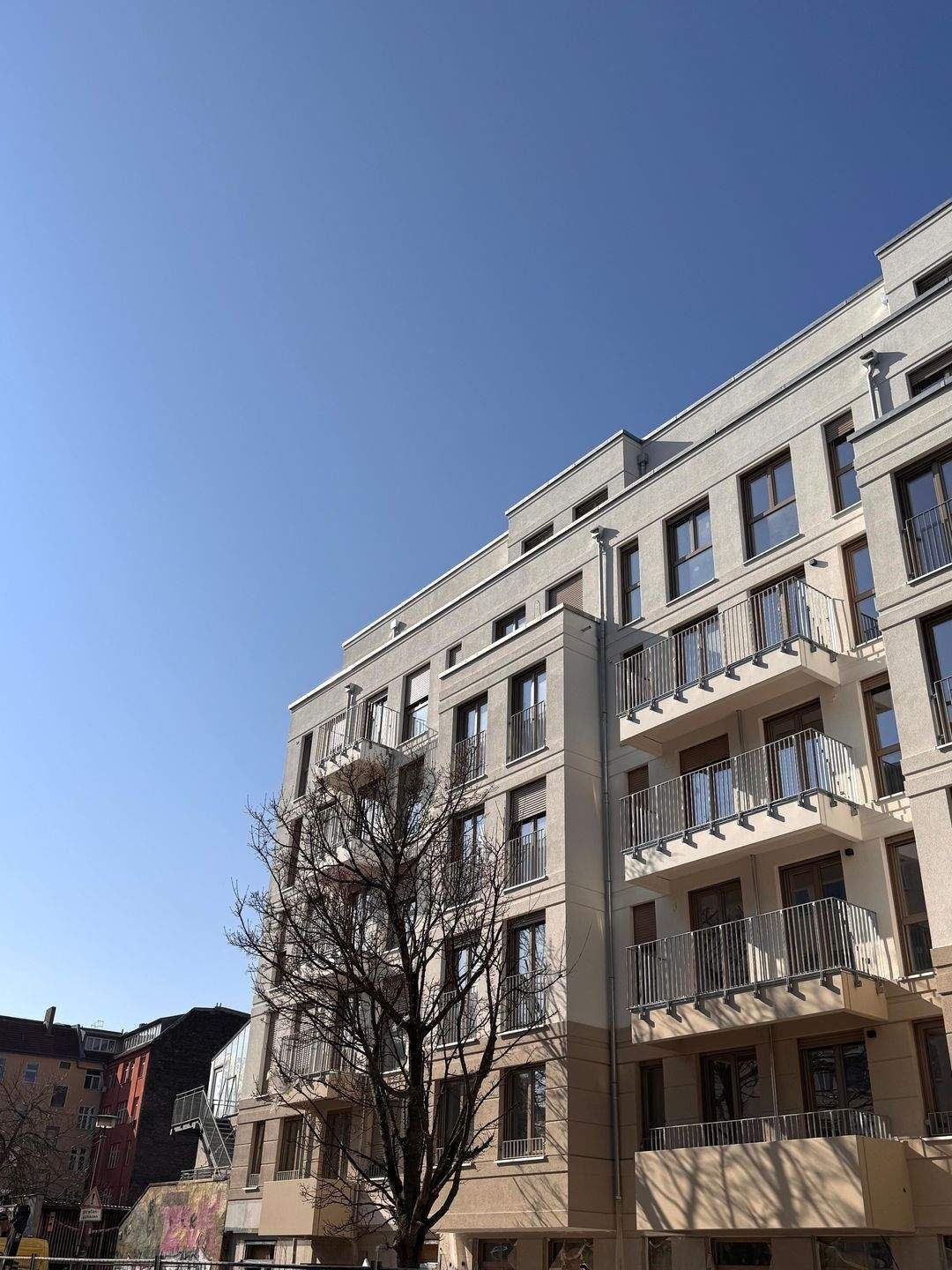 Moderne 2-Zimmer mit Balkon & Wallbox – Prenzlauer Berg Idylle - Foto 1