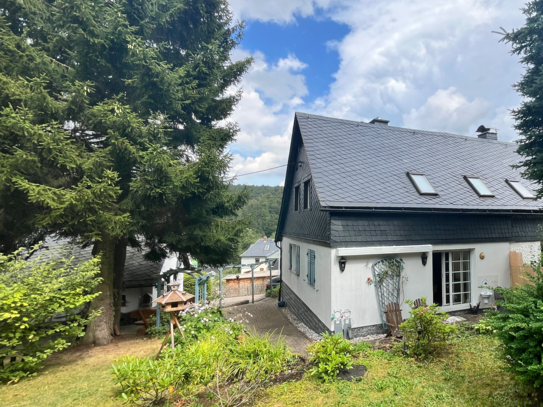 Täglich Urlaub !! Saniertes Ferienhaus im Erzgebirge, total ruhig, Grundstück mit viel Grün !!