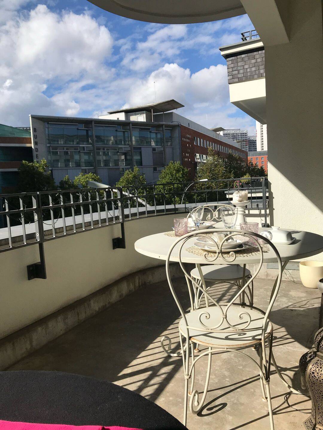 möblierte, voll ausgestattete 2 Zi-Wohnung mit Balkon in Mitte - Foto 1