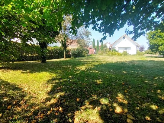 Großes und schönes Baugrundstück in guter Lage von Radolfzell-OT zu verkaufen.