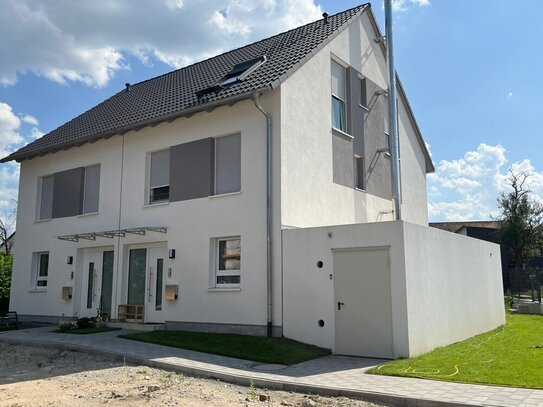 Ihr neues Eigenheim bald bezugsfertig: Nur noch 2 Häuser verfügbar! Neubau ab 3.455 €/m²