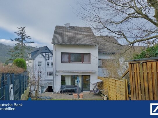 Attraktive Split-Level DHH mit zusätzlichem Grundstück für Sport, Freizeit und Erholung!