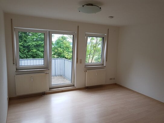 HELLE UND GEMÜTLICHE 1-Zimmer-Wohnung in Aichtal, Balkon, Tiefgaragenstellplatz, Küche - 9047