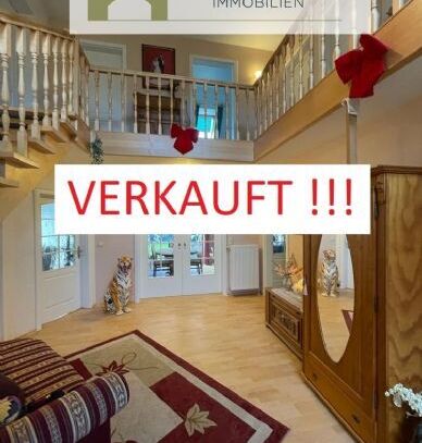 !!! VERKAUFT !!! Wunderschönes Dreigiebelhaus mit gr. Garage u. gr. Grundstück in KÜSTENNÄHE, nur 6 km bis Norden *** E…