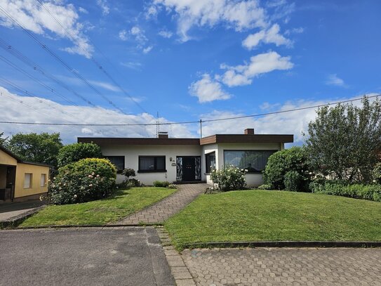 Attraktiver Bungalow in grüner Idylle